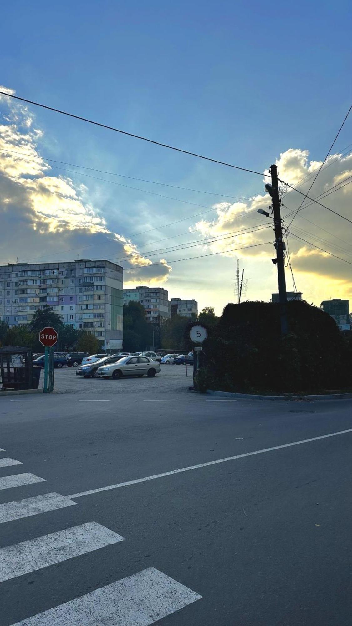 червоне і біле мережа квартир Alex документи для відряджень безконтактне заселення 24-7 公寓